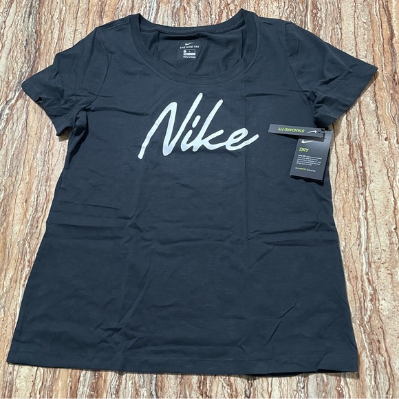 Nike - Picture 5 of 9